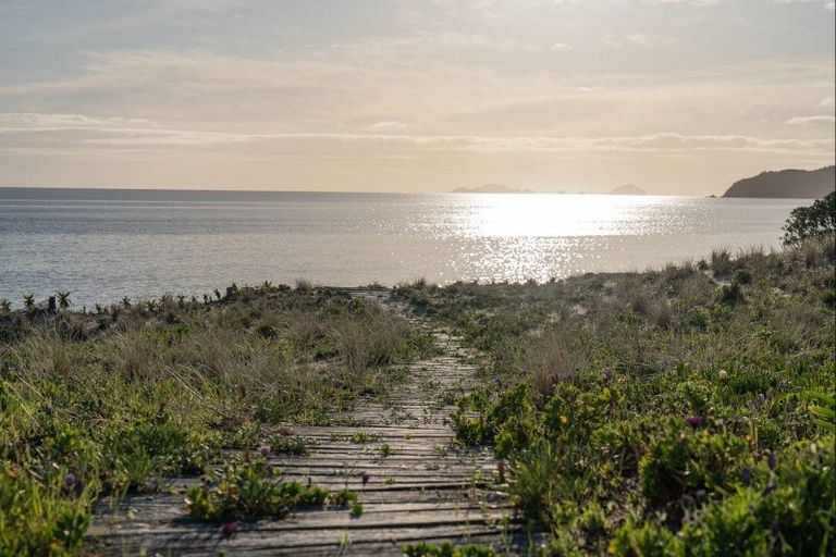 Photo of property in 92 Ocean Beach Road, Tairua, 3508