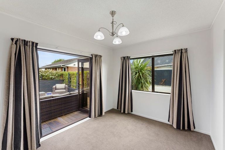 Photo of property in 5 Oakwood Grove, Paraparaumu Beach, Paraparaumu, 5032
