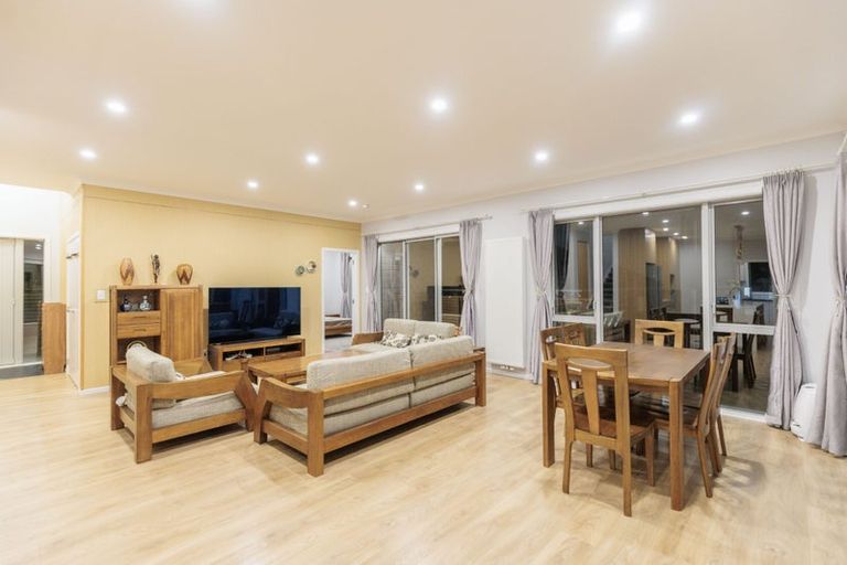 Photo of property in 32 Melksham Drive, Churton Park, Wellington, 6037