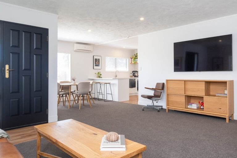 Photo of property in 1 Lowther Place, Taradale, Napier, 4112