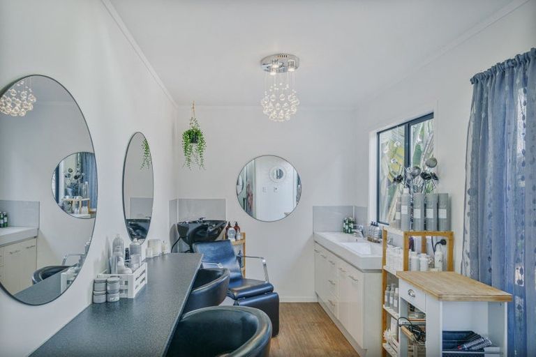 Photo of property in 10 Impala Place, Whitianga, 3510