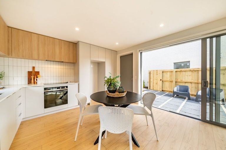 Photo of property in 31-33 Chapman Crescent, Naenae, Lower Hutt, 5011