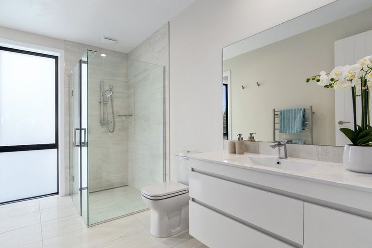 Photo of property in 43r Oceana Drive, Welcome Bay, Tauranga, 3175