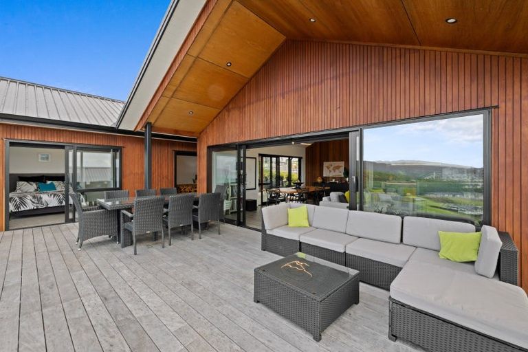 Photo of property in 4 Aquarius Lane, Langs Beach, 0582