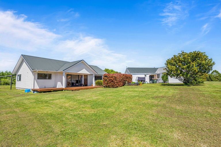 Photo of property in 73 Motu Road, Kumeu, 0891