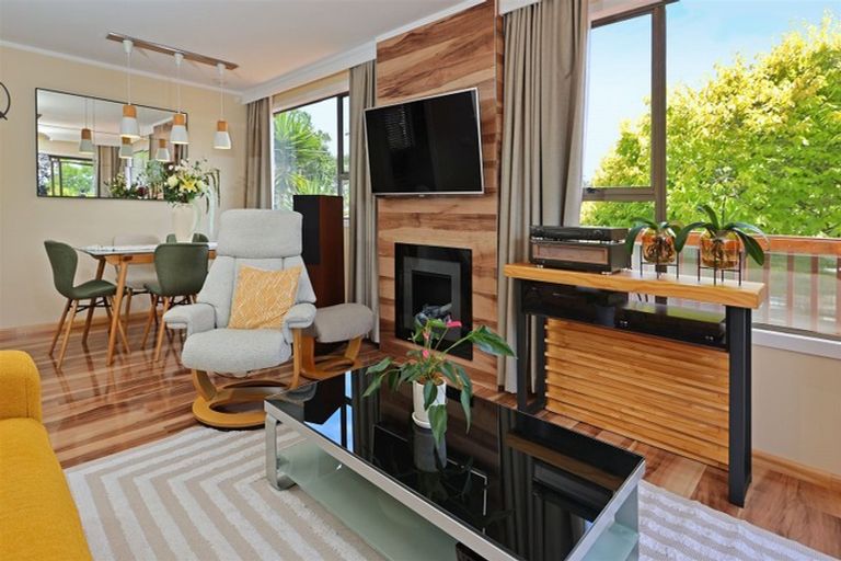 Photo of property in 1/56 Woodglen Road, Glen Eden, Auckland, 0602