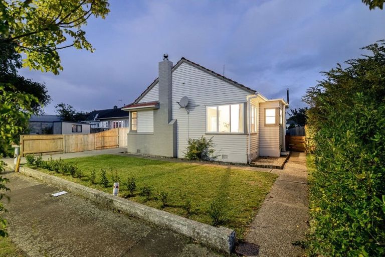Photo of property in 27 Savage Crescent, West End, Palmerston North, 4412
