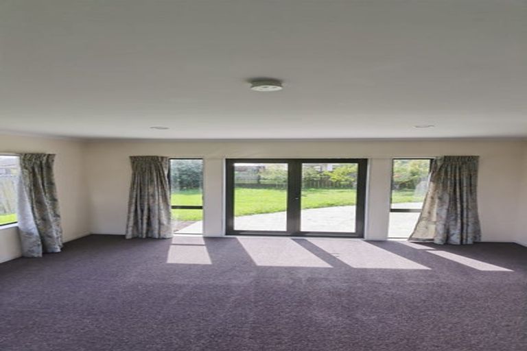 Photo of property in 22 Maghera Drive, East Tamaki Heights, Auckland, 2016