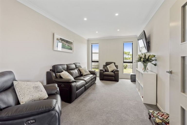 Photo of property in 8 Semaphore Lane, Whitby, Porirua, 5024
