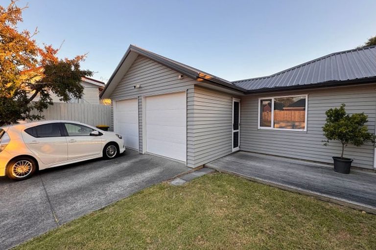 Photo of property in 2 Burgundy Park Avenue, Henderson, Auckland, 0612