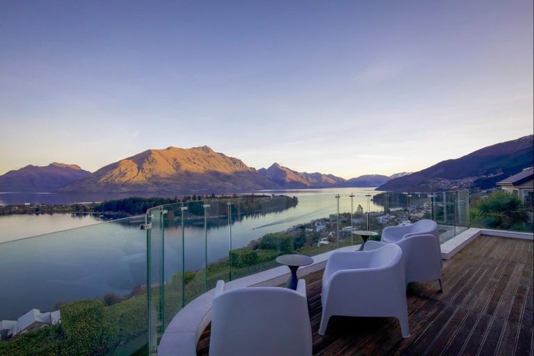 Photo of property in 10 Peregrine Place, Queenstown, 9300