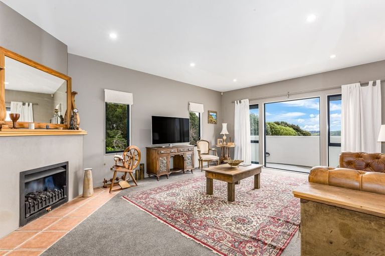 Photo of property in 11 Glengavel Grove, Papakowhai, Porirua, 5024