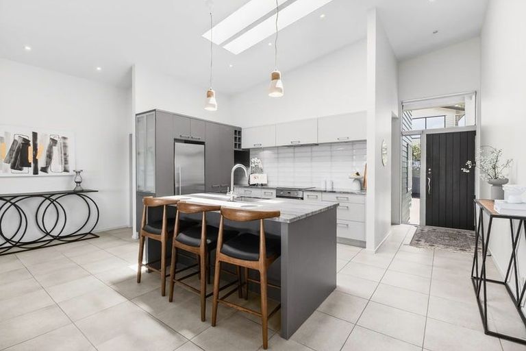 Photo of property in 48 Aurea Avenue, Pakuranga, Auckland, 2010