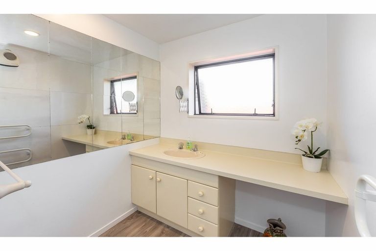 Photo of property in 17 Wiremu Street, Redwood, Christchurch, 8051