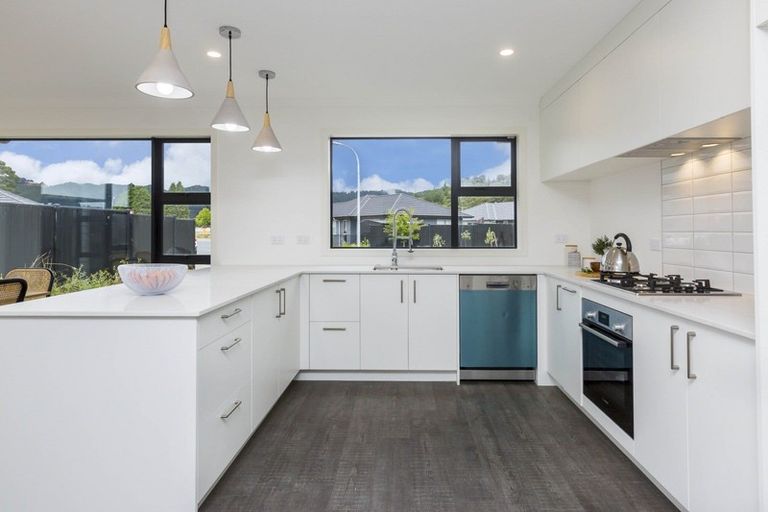 Photo of property in 8 Passchendaele Grove, Trentham, Upper Hutt, 5018