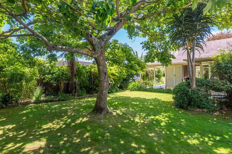 Photo of property in 12 Kowhai Grove, Waikanae, 5036