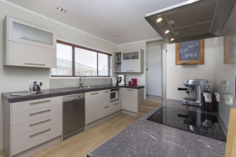 Photo of property in 41 Walworth Avenue, Pakuranga Heights, Auckland, 2010