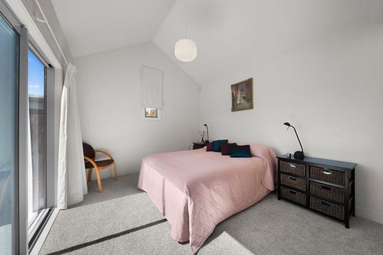 Photo of property in 12 Burgundy Drive, Martinborough, 5711