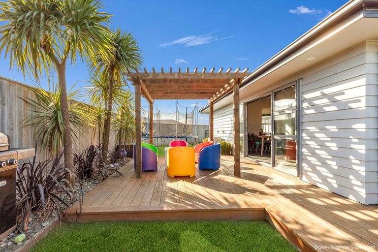 Photo of property in 17 Story Street, Foxton Beach, Foxton, 4815