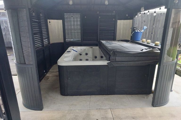 Photo of property in 8 Opouatu Avenue, Glenbrook, 2681