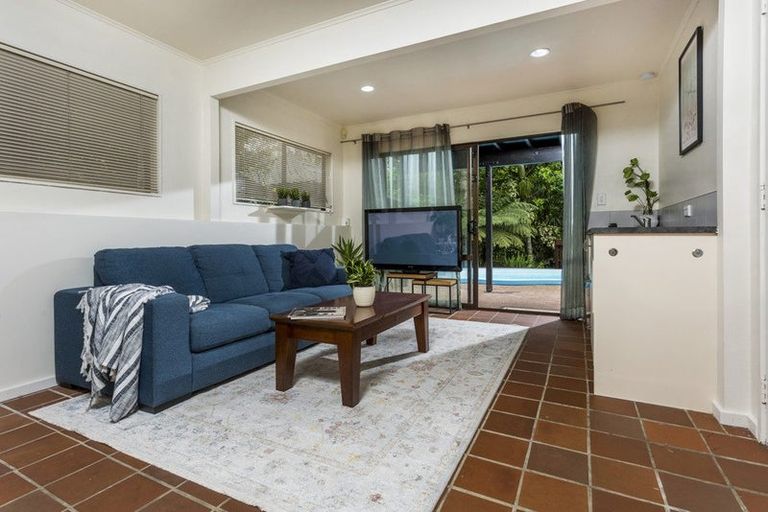 Photo of property in 22 Hebe Place, Birkenhead, Auckland, 0626