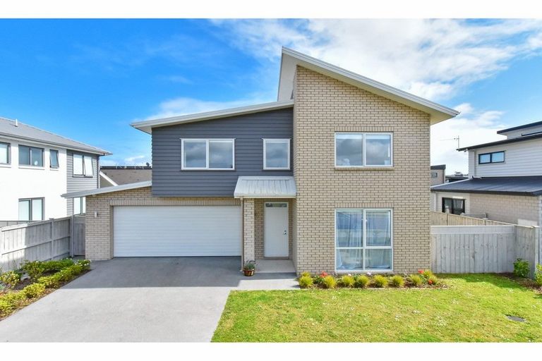 Photo of property in 7 Waituarua Drive, Takanini, 2112