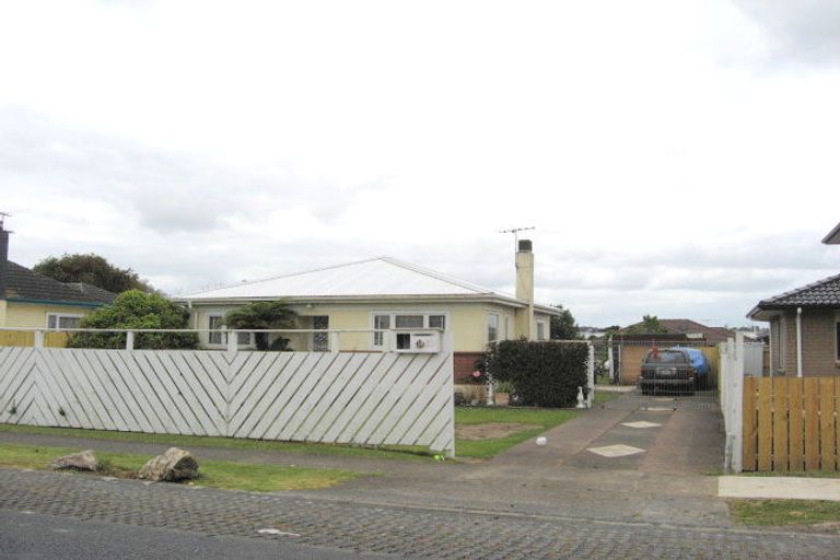 Photo of property in 30 Manuroa Road, Takanini, 2112