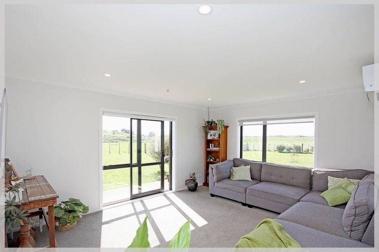 Photo of property in 128 Cummerfield Road, Foxton, 4891