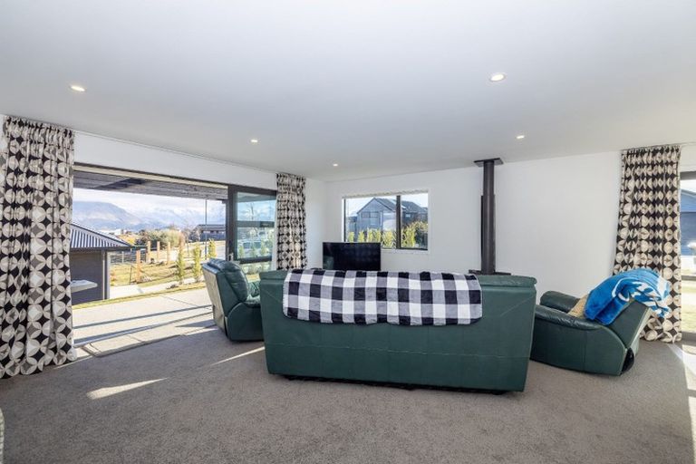 Photo of property in 52 Minaret Ridge, Wanaka, 9305