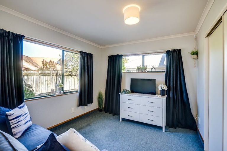 Photo of property in 5a Montague Way, Taradale, Napier, 4112