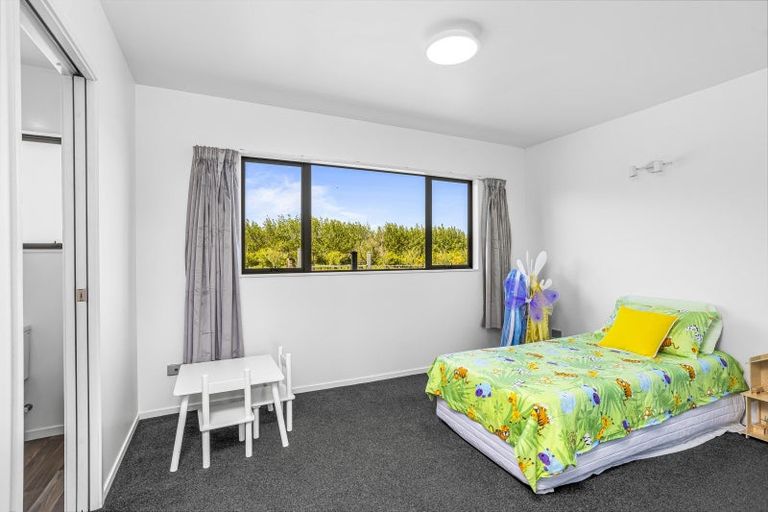 Photo of property in 73 Motu Road, Kumeu, 0891