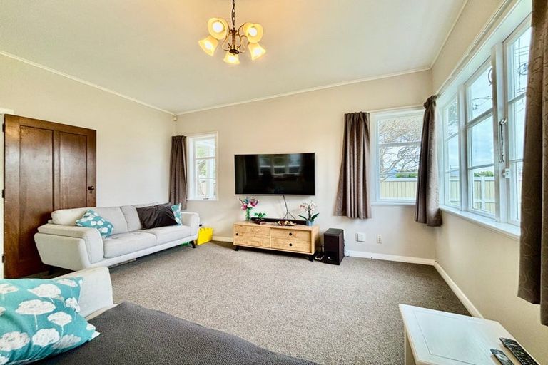 Photo of property in 1 Russell Street, Waterloo, Lower Hutt, 5011
