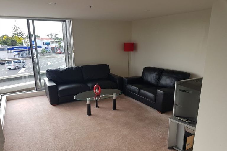 Photo of property in Bella Vista, 1b/84 Gunner Drive, Te Atatu Peninsula, Auckland, 0610