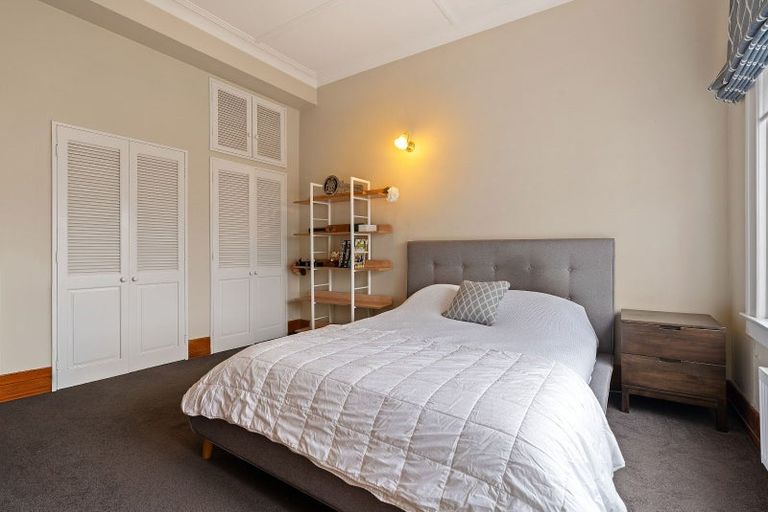 Photo of property in 210 Oriental Parade, Oriental Bay, Wellington, 6011