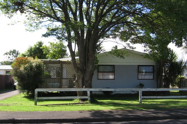Photo of property in 5 Bridgens Avenue, Te Atatu Peninsula, Auckland, 0610