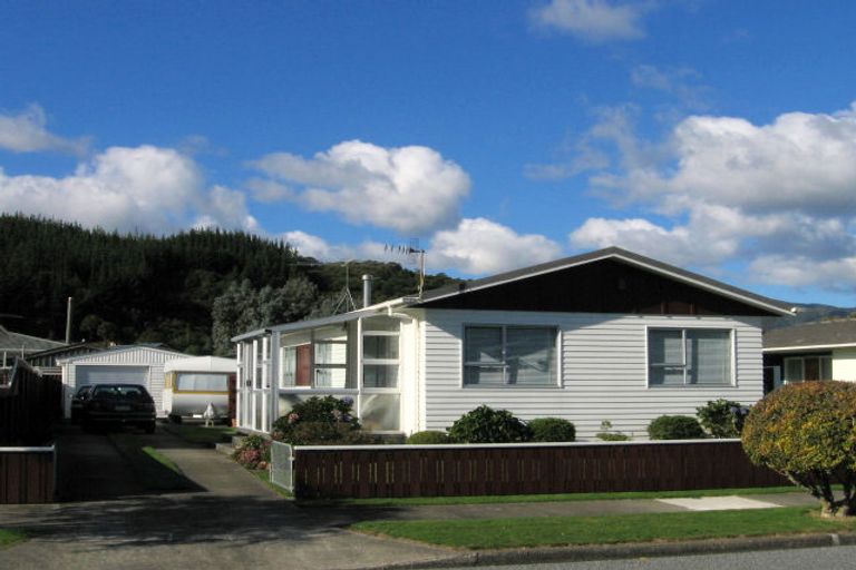 Photo of property in 18 Momona Street, Wainuiomata, Lower Hutt, 5014