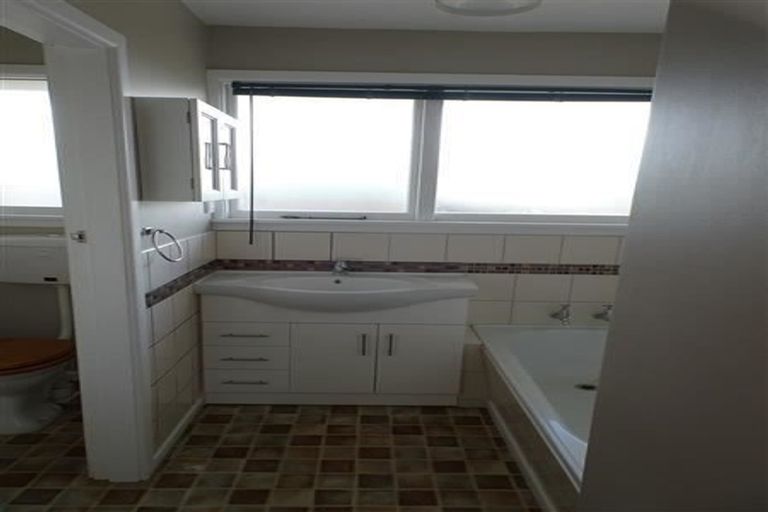 Photo of property in 15 Dunluce Place, Hornby, Christchurch, 8042