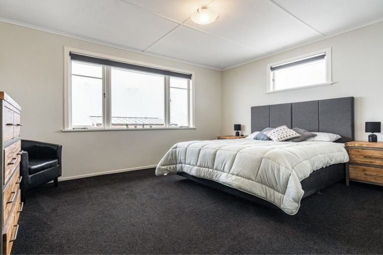 Photo of property in 22 Roberts Road, Te Atatu South, Auckland, 0610