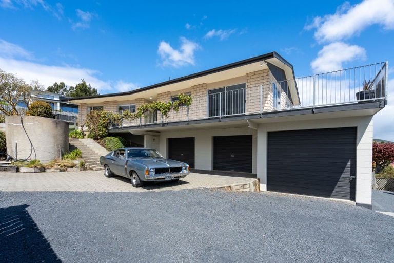 Photo of property in 10 Kilgour Street, Waihola, Milton, 9073