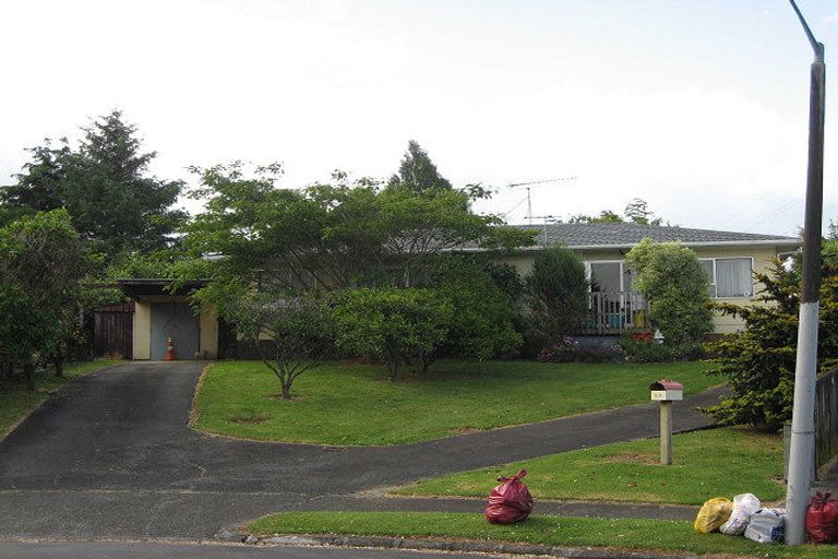 Photo of property in 2/20 Challen Close, Conifer Grove, Takanini, 2112