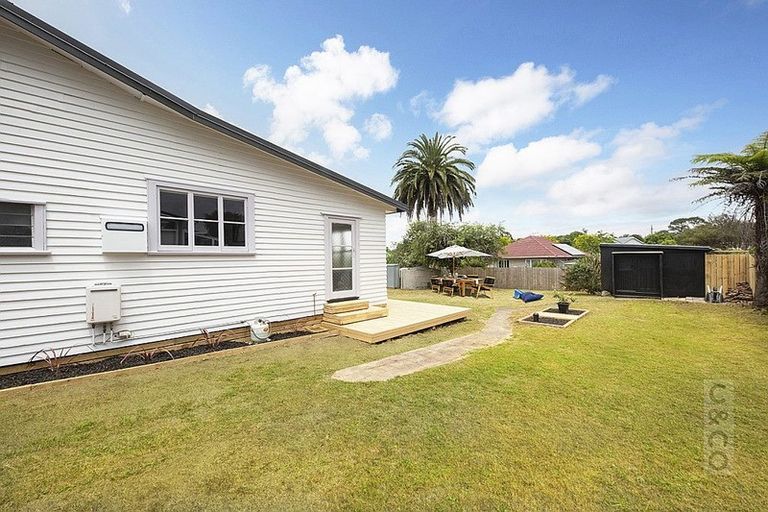 Photo of property in 16 Great North Road, Riverhead, 0820