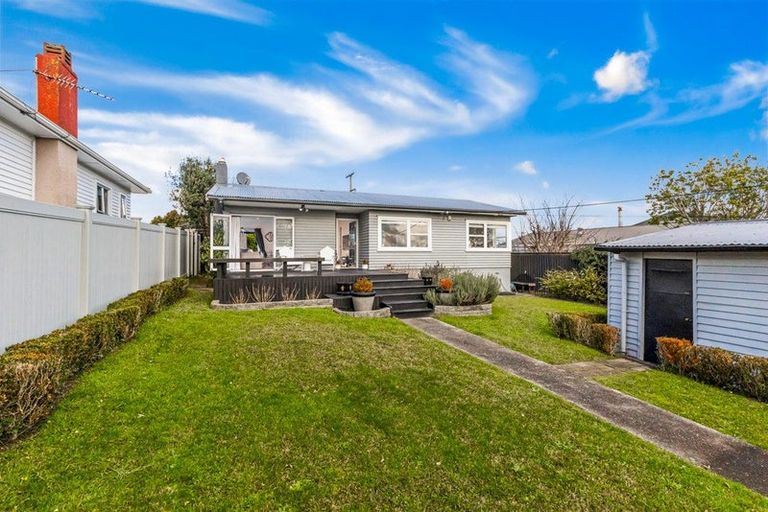 Photo of property in 2/29 Sunnyfield Crescent, Glenfield, Auckland, 0629