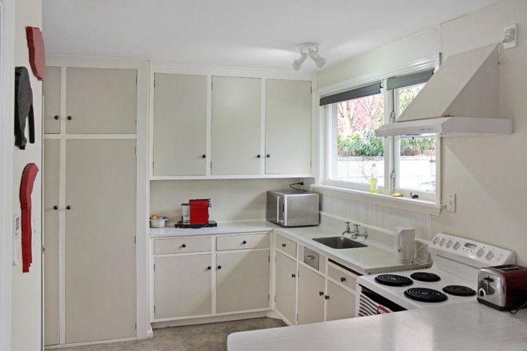 Photo of property in 1/2 Farnham Place, Ilam, Christchurch, 8041