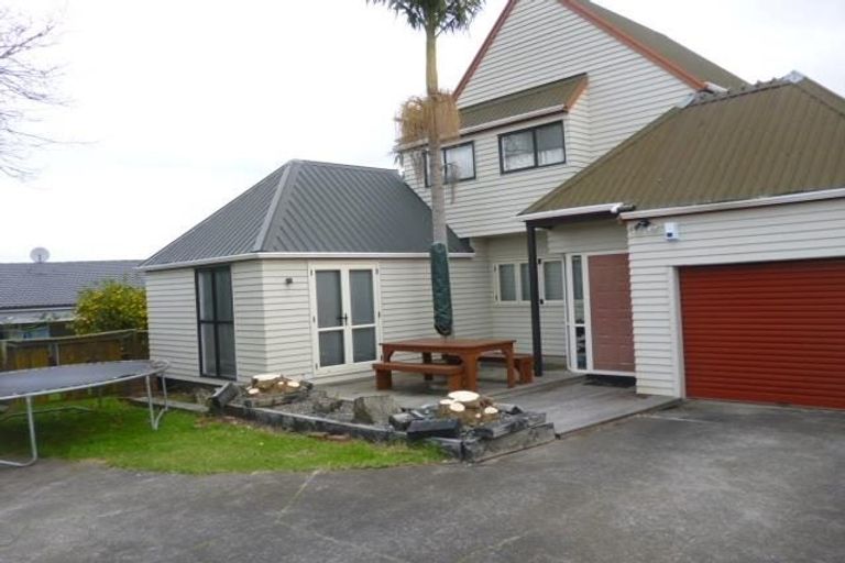 Photo of property in 2/8 Priestley Drive, Bucklands Beach, Auckland, 2014