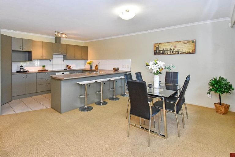 Photo of property in 8 Lime Crescent, Papakura, 2110