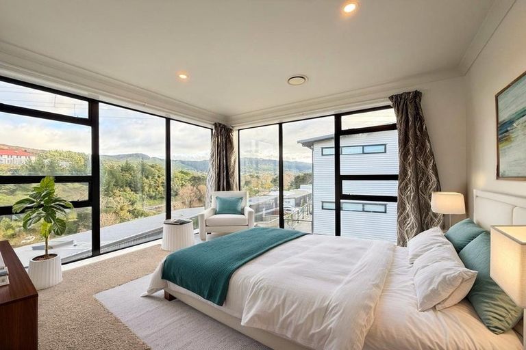 Photo of property in 13 Ara Patukawenga, Tawa, Wellington, 5028