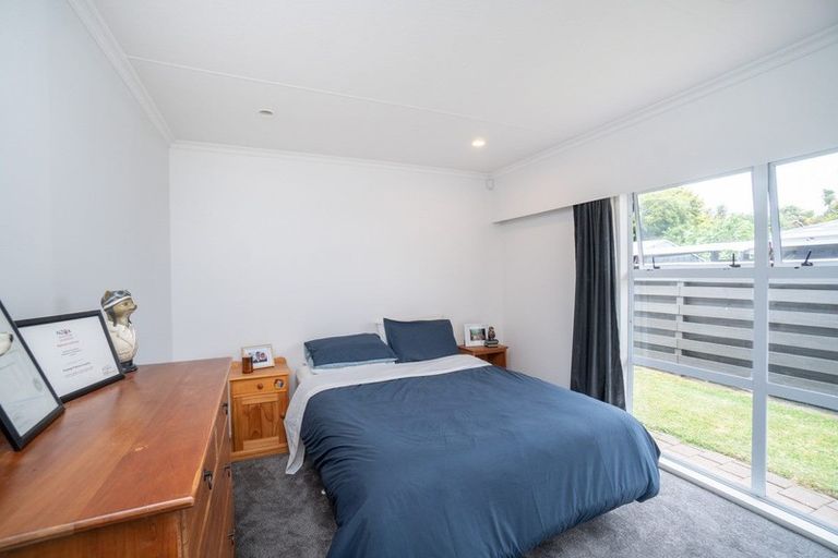 Photo of property in 1 Rakino Place, Awapuni, Palmerston North, 4412