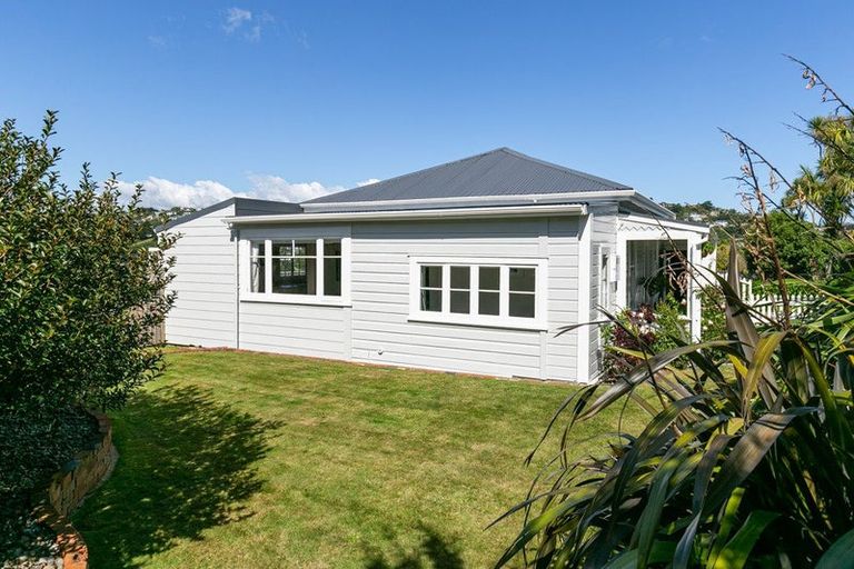 Photo of property in 8 Clifford Road, Johnsonville, Wellington, 6037