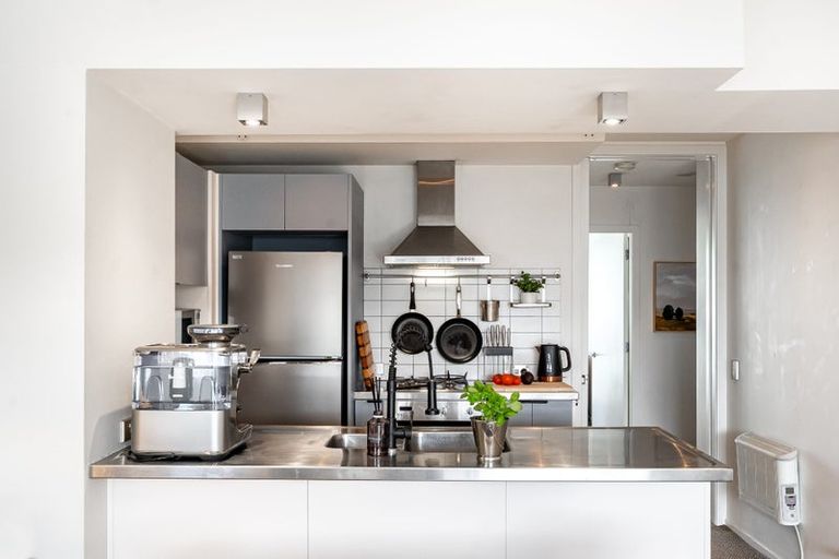 Photo of property in Sol Apartments, 23/37 Jessie Street, Te Aro, Wellington, 6011