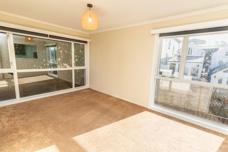 Photo of property in Victoria Court, 4u7 Queen Street, Mount Victoria, Wellington, 6011